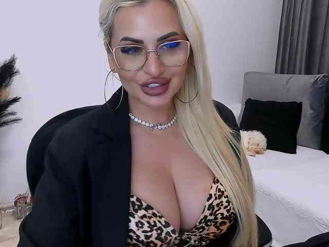 lovelyblondyx webcam