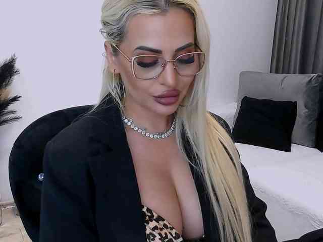 lovelyblondyx