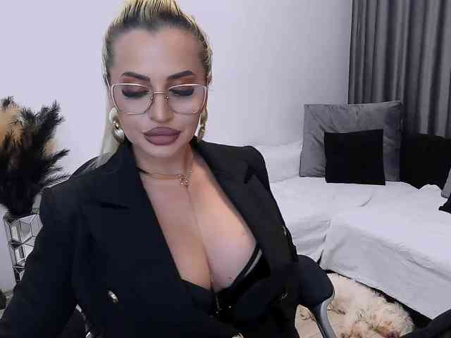 lovelyblondyx webcam