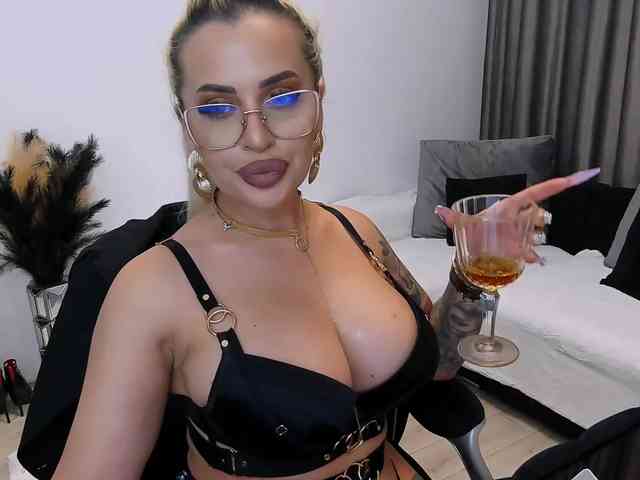 lovelyblondyx webcam