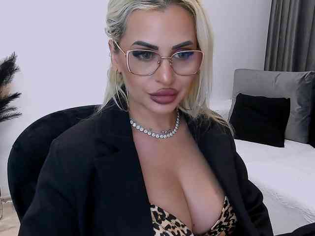 lovelyblondyx webcam