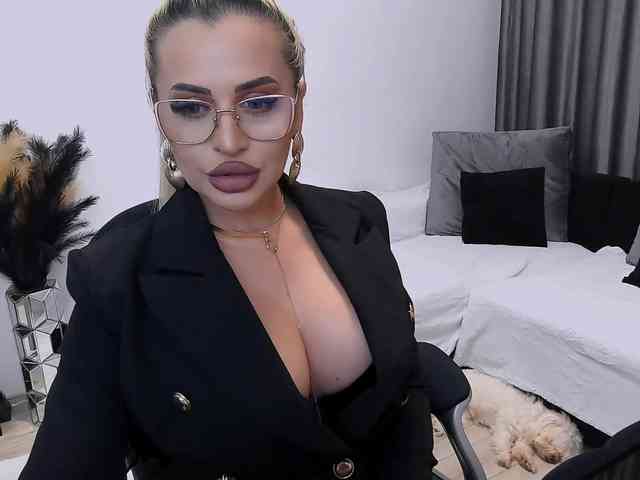 lovelyblondyx webcam