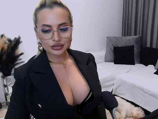 lovelyblondyx webcam