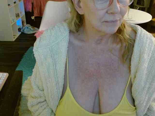 Kallie-Kiss webcam
