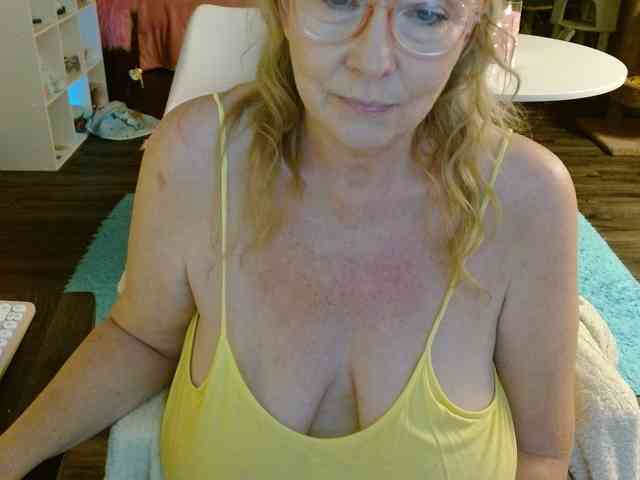 Kallie-Kiss webcam