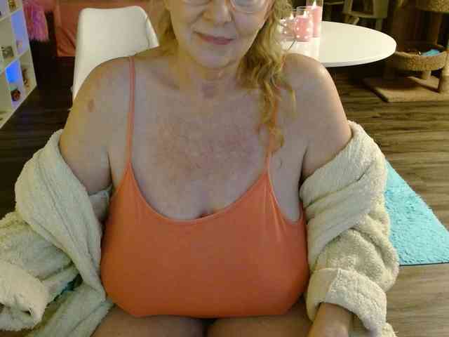 Kallie-Kiss webcam