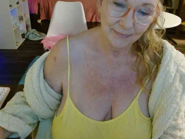 Kallie-Kiss webcam