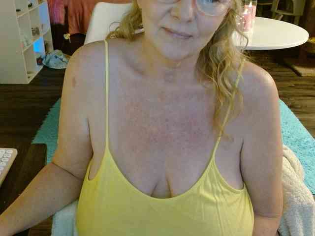 Kallie-Kiss webcam