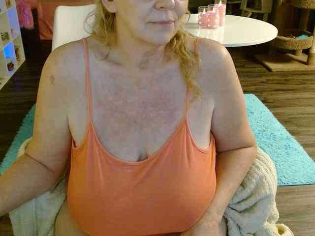 Kallie-Kiss webcam
