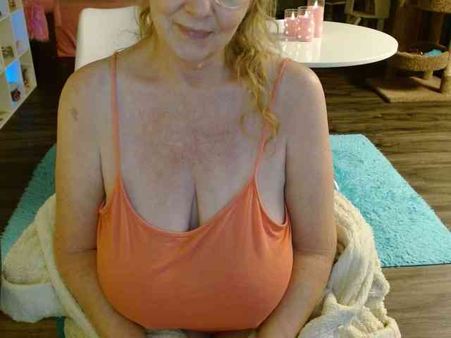 Kallie-Kiss webcam