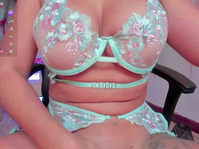 LeahJones webcam