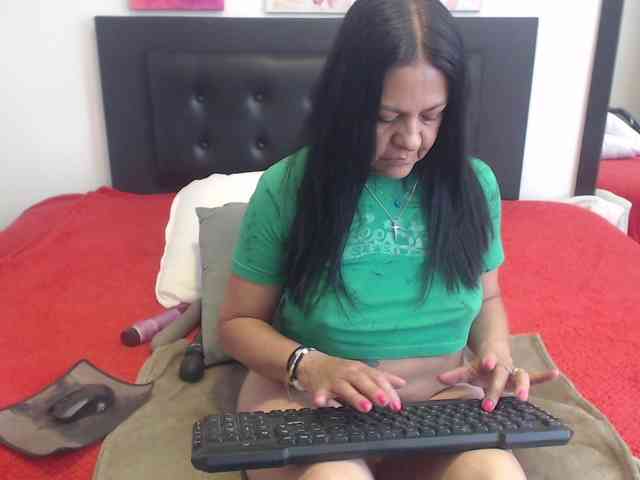katiehotx webcam