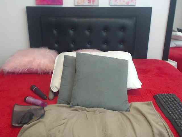 katiehotx webcam