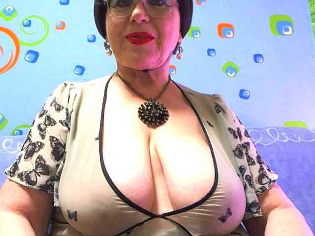 OldKinkyMILF webcam