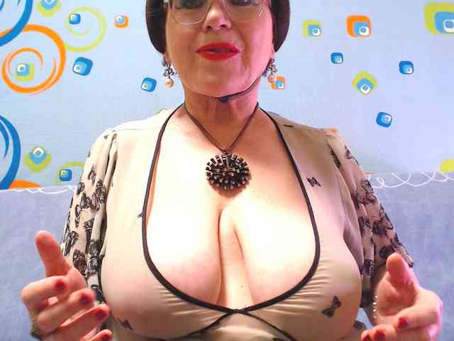 OldKinkyMILF webcam