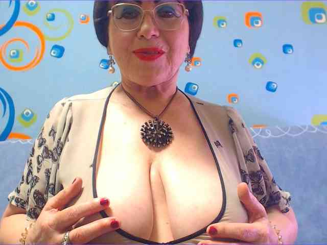 OldKinkyMILF webcam