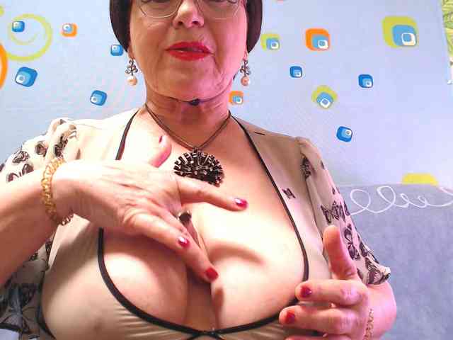 OldKinkyMILF webcam