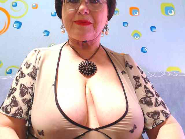 OldKinkyMILF webcam