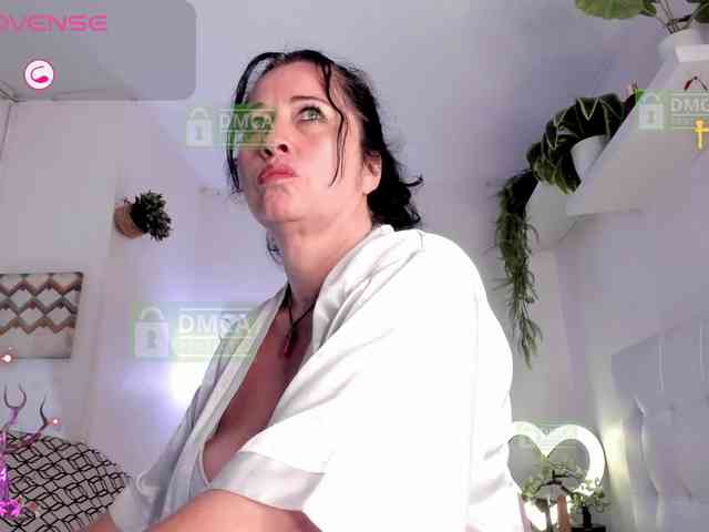 Lady-Hellen webcam