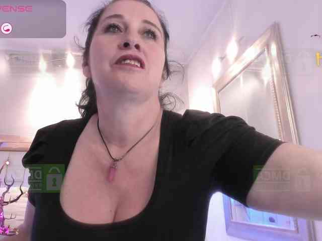 Lady-Hellen webcam