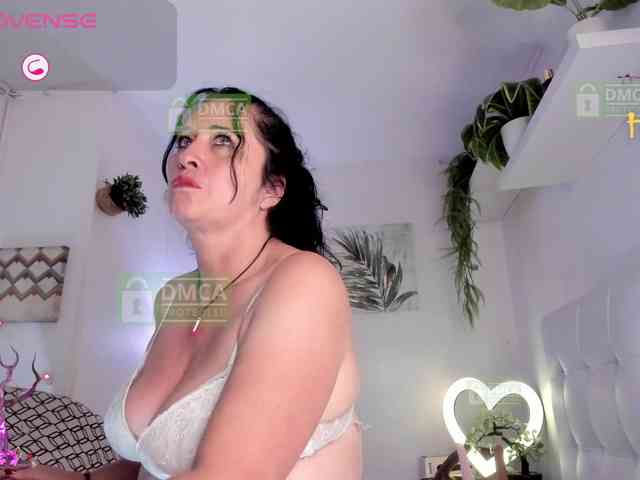 Lady-Hellen webcam