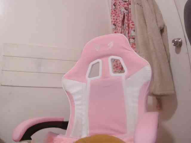 LivesAdrianne webcam