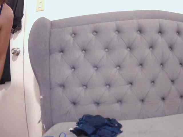 LivesAdrianne webcam