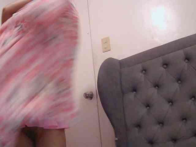 LivesAdrianne webcam