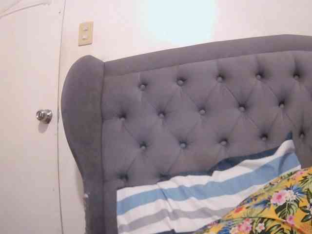 LivesAdrianne webcam