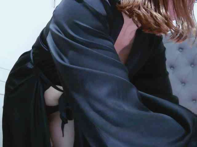 LivesAdrianne webcam