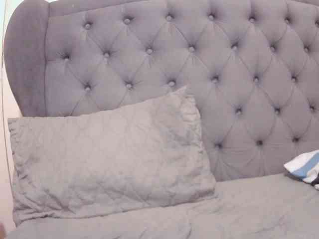 LivesAdrianne webcam