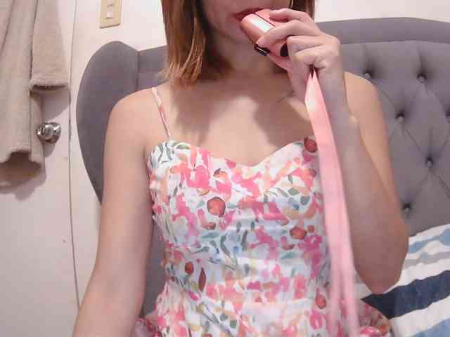 LivesAdrianne webcam