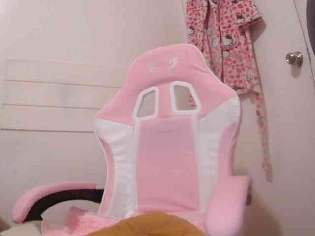 LivesAdrianne webcam