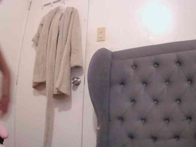 LivesAdrianne webcam