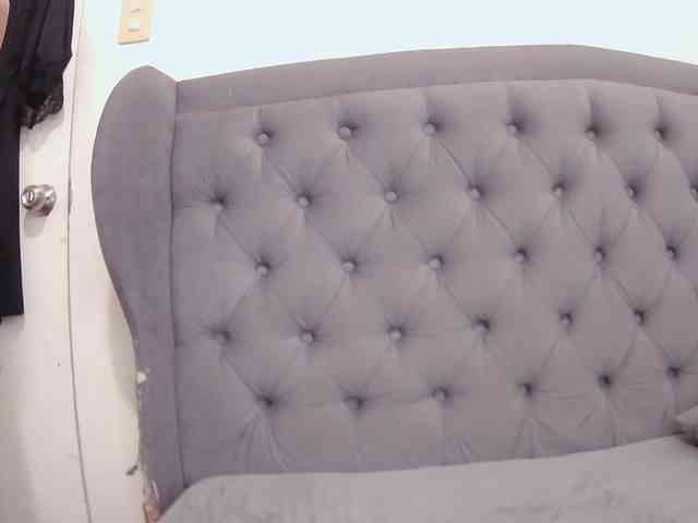 LivesAdrianne webcam