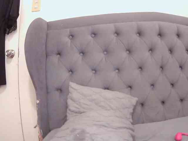 LivesAdrianne webcam