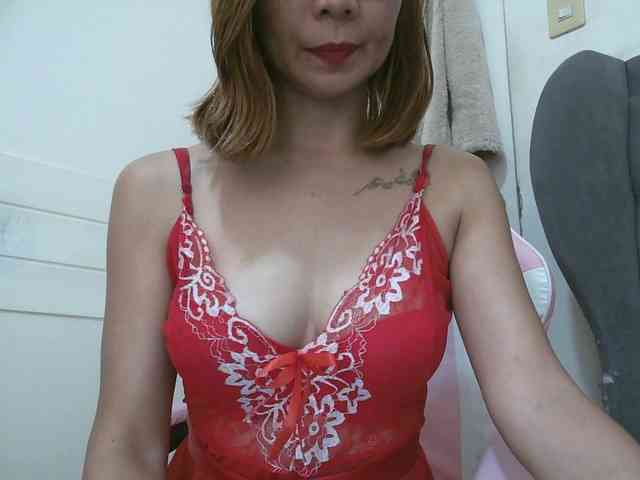 LivesAdrianne webcam