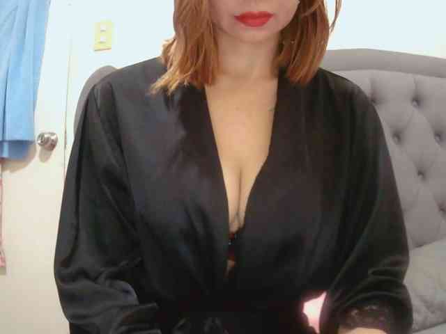 LivesAdrianne webcam