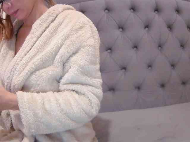 LivesAdrianne webcam