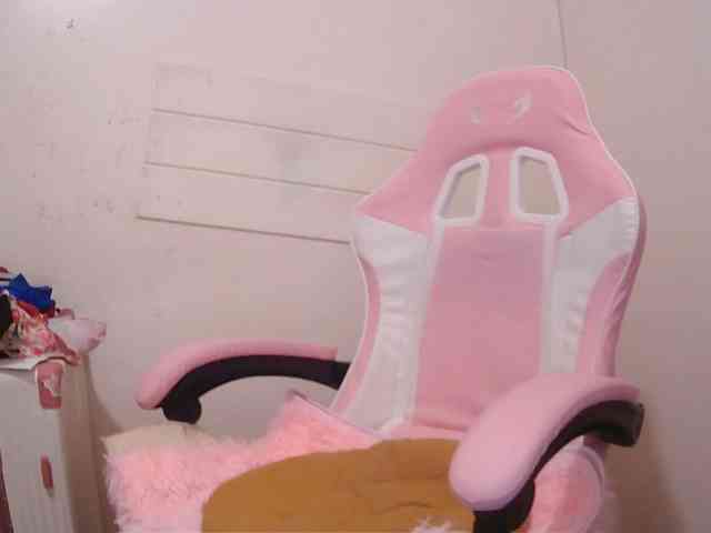 LivesAdrianne webcam