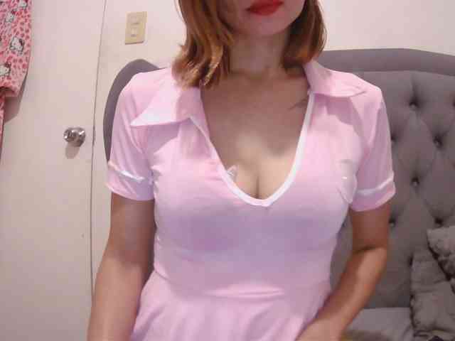 LivesAdrianne webcam