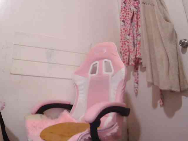 LivesAdrianne webcam