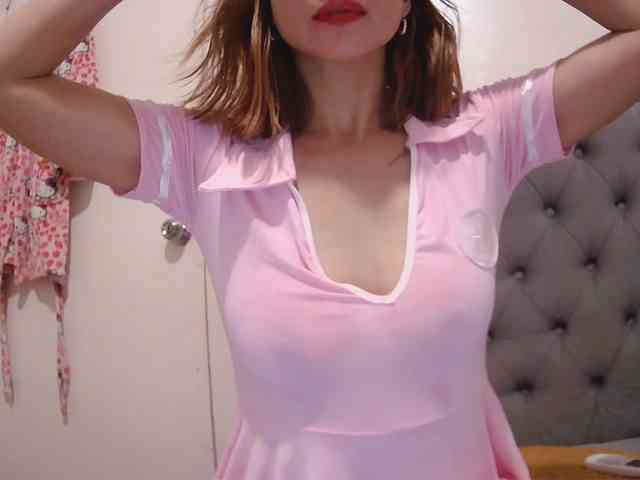 LivesAdrianne webcam