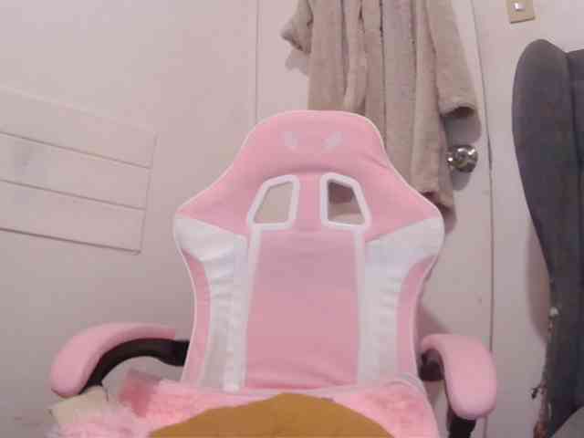 LivesAdrianne webcam