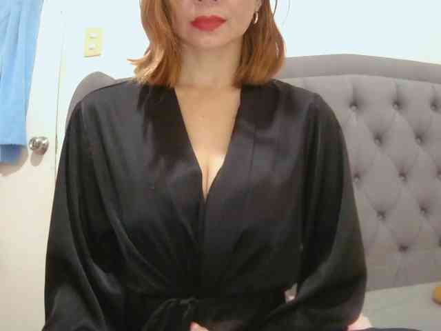 LivesAdrianne webcam