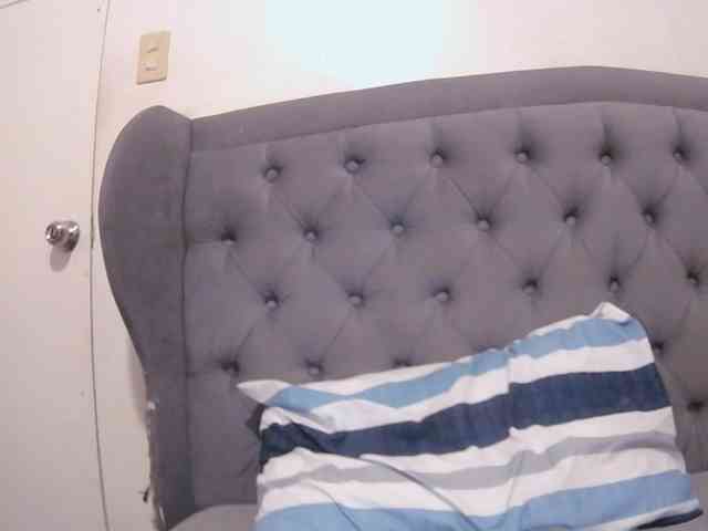 LivesAdrianne webcam