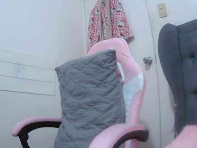 LivesAdrianne webcam