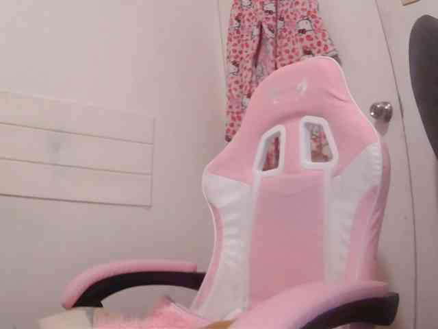 LivesAdrianne webcam