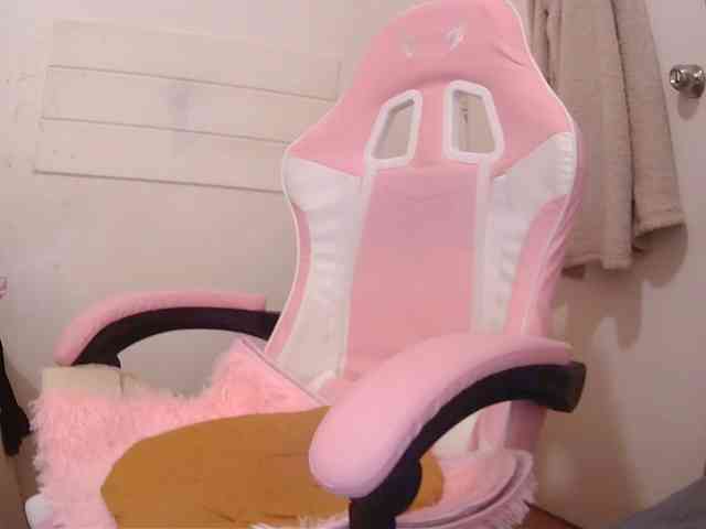 LivesAdrianne webcam