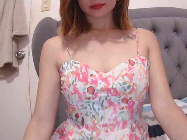 LivesAdrianne webcam